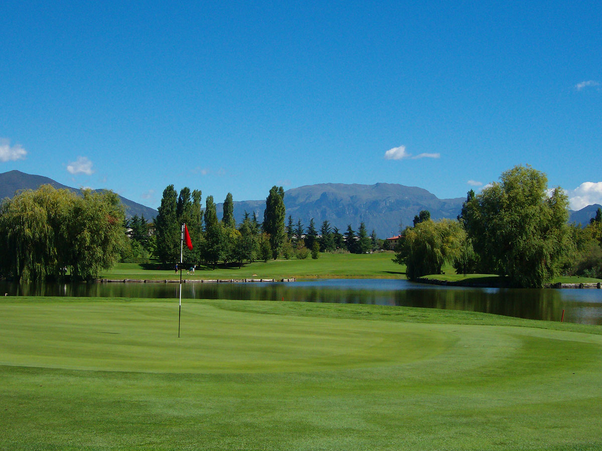 Franciacorta-Golf-Club-Lake-and-Mountain